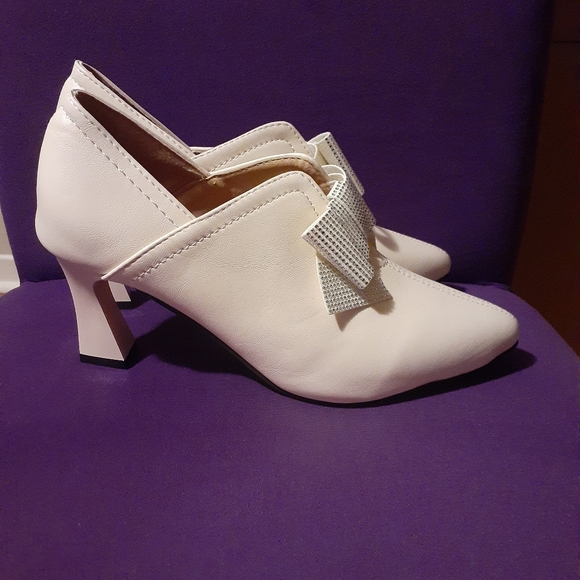 Beige Ladies Fashion Solid Leather Surface Rhinestone Bow Retro Thick High Heel. - Picture 3 of 6